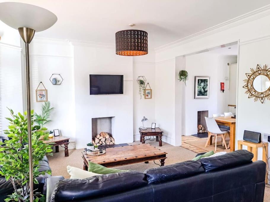 3 Bed Flat Near To Cardiff And Cardiff Bay Daire Dış mekan fotoğraf